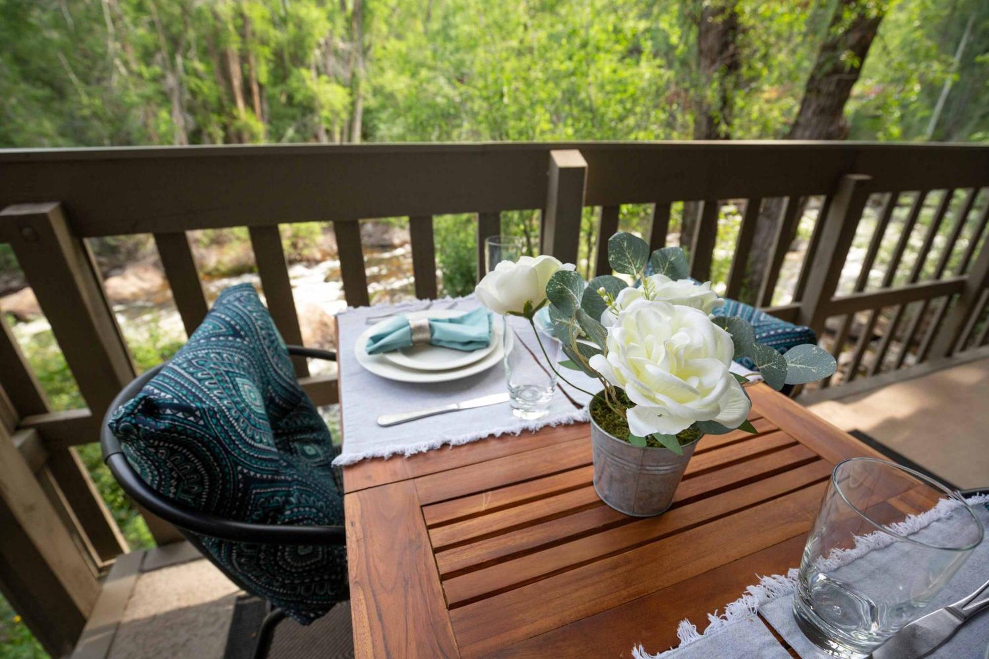 Riverfront 2 Bedroom - Steps To Town - Pool & Hot Tub Aspen Exteriör bild